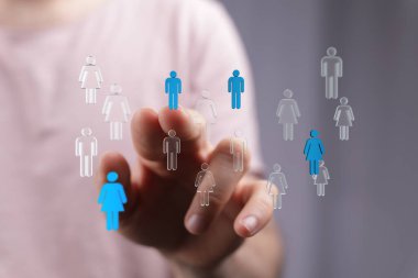 Toplum konseptinden insanları elle dokunarak seçmek..