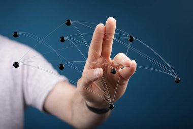 İnsan eli ağa bağlı: dijital bağlantı kavramı