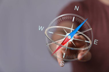 Dijital pusula yönlendirme el, gelecekteki keşif konseptini yönlendirme