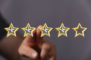Beş altın yıldız derecelendirme konsepti, elde edilen başarıya işaret ediyor