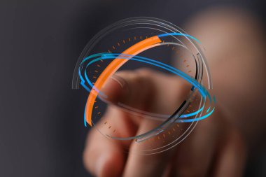 Parmak ve gelecekteki veri bağlantısıyla gösterilen soyut dijital ağ küresi