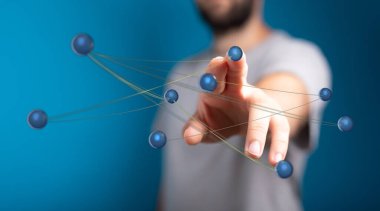 İnsan ağ bağlantılarına, teknolojiye, yeniliğe ve bağlantı konseptine dokunuyor