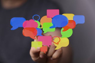 Renkli Konuşma Baloncukları İletişim, Mesajlaşma ve Sosyal Medya Temsilcisi