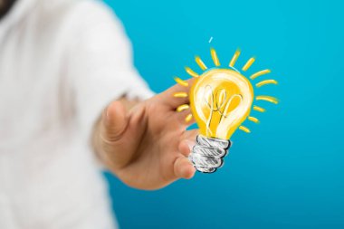 El Sunumu Parlak Fikir Ampulü Kavramı