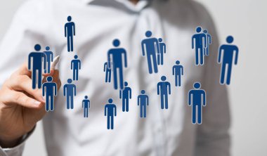 Yüzen insan figürleri, ağ kurma kavramı, gelecekteki iş fikirleri