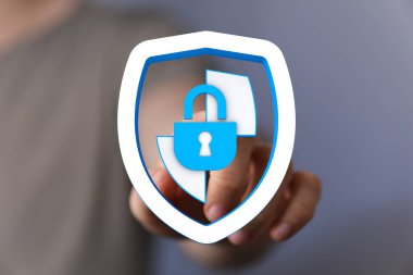 Dijital Güvenlik: Eller Asma Kilit Simgesine Uzanıyor, Veri Koruması