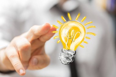 Parlak Fikir: El ele tutuşan Parlayan Ampul