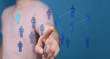 Elle dijital figürler kavramına işaret eden insan ağı bağlantısı