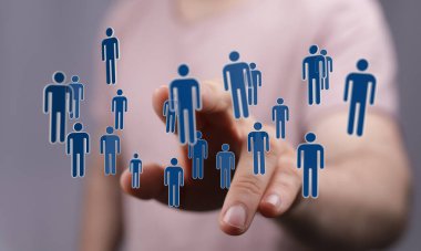 İnsan ilişkileri ve insan simgeleri ve parmak dokunuşları ile takım çalışması kavramı