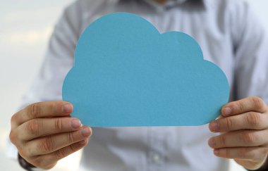 Mavi Bulut Kağıt Kesme Kişi