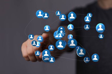 Dijital bağlantıları işaret eden bir parmak ile bağlı ağ kavramı