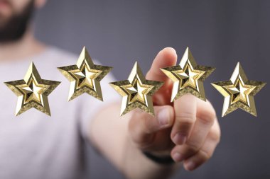 Altın yıldızlara dokunmak reyting ve başarı kavramını temsil ediyor.