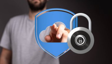 Güvenli Bulut Veri Koruması: Korunan Bulut Simgesini Gösteren Adam