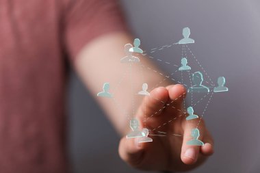 Elle tutulan dijital ağ bağlantısı, küresel topluluk kavramı