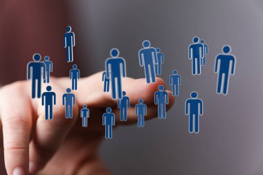 Yüzen insan figürleri, bağlantıları ve toplumu temsil ediyor