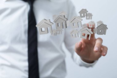 Emlak Yöneticisi Özellikleri Dijital Olarak Yönetir