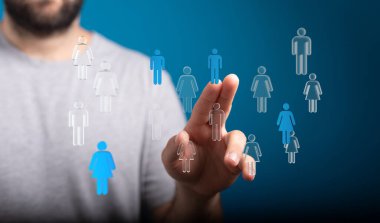 İnsan dijital teknoloji arayüzünde insanları seçer ve seçer