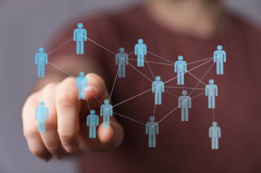 İnsan figürleri ve elle dijital ağ bağlantısı kavramı