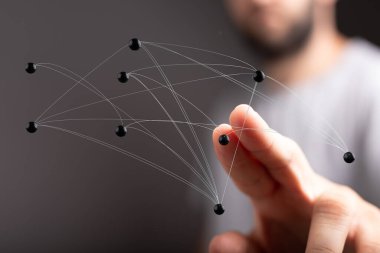İnsan dijital noktalar ağ illüstrasyon kavramını bağlar