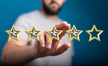 Beş yıldızlı müşteri hizmetleri konsepti için insanın eli yıldızlara değiyor.