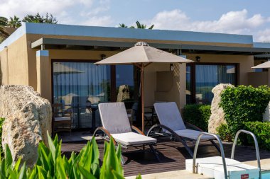 Özel Patio 'lu Lüks Sahil Oteli Süiti