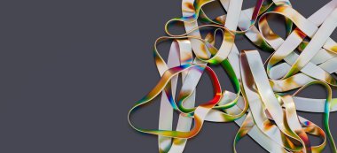 Karanlık Arkaplanda Soyut Parlak Kurdeleler