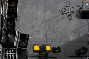 Konser Sahne Ayarları: Teçhizat ve Kablolar Genel Görünüm