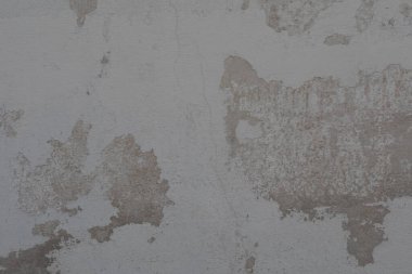 Soyulmuş boyalı yıpranmış bir duvar.