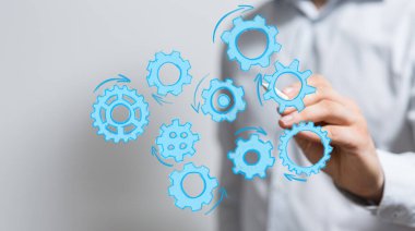 Ekranda el çizimleri, takım çalışması kavramı ve süreçler