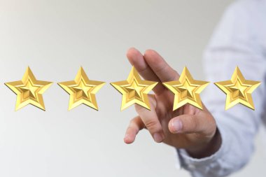Beş altın yıldız geri bildirim ve müşteri memnuniyeti derecesi