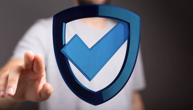 Güvenlik kavramı için işaretli kalkanı işaret eden kişi