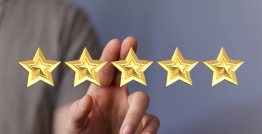 Mavi arkaplanda beş altın yıldız, el ele tutuşmalar