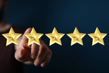 Mükemmel Müşteri Değerlendirmesi İçin Altın Yıldızları Gösterme