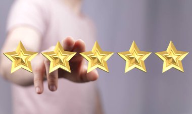 El işaretleri beş altın yıldız, müşteri derecesi, olumlu geri bildirim