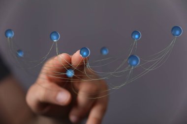 Bağlı dijital dünya konsepti, insan eli ve ağ bağlantıları