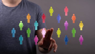 Bir sürü insan arasından insan seçiyor, insan ilişkileri konsepti.