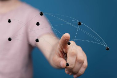 Dijital ağ bağlantısına dokunmak, küresel iletişimi işaret etmek