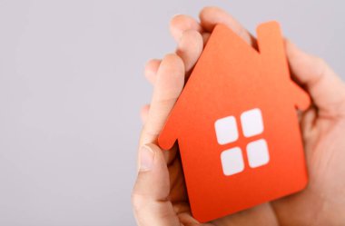 Konut konutları için turuncu kağıt ev sembolü