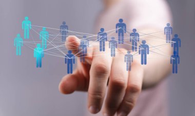 İnsan figürlerini el ile birbirine bağlayan dijital ağ