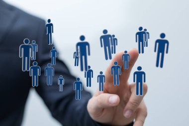 Kişi simgeleriyle gösterilen insan bağlantı ağı kavramı