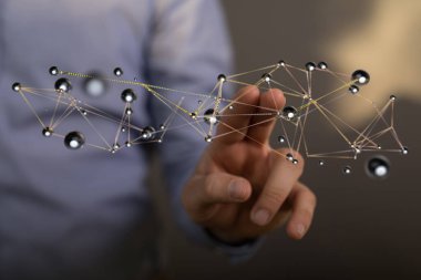 İnsan eli ağ bağlantılarına dokunur, veri aktarımı kavramı.