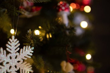 Kıvılcımlı Kar Tanesi Noel Ağacı Süslemesi