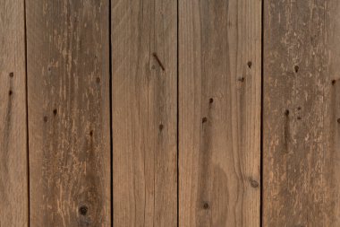 Görünür çivi delikleri olan eski ahşap tahtalar.