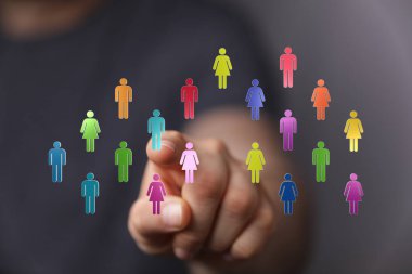 Renkli figürlere sahip farklı popülasyonları gösteren bağlı dijital topluluk