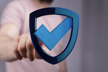 Güvenlik konsepti için işaretli dijital kalkana elle dokunmak