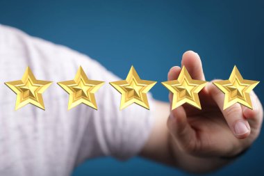 Altın Yıldızlar Mavi Arkaplanda Beş Nokta Puanı Beğeni