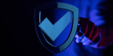 Güvenlik ve Korunmayı simgeleyen İşaretli Kalkan