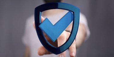 Güvenlik ve başarı işaretli mavi kalkan simgesi tutan adam