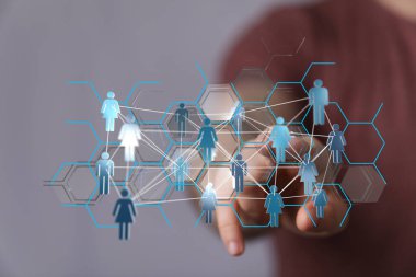 Parmak dokunuşu ve bağlantıları olan dijital ağ insan ilişkileri kavramı