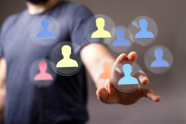 Takım Üyeleri Seçimi: Dijital Avatar Simgelerine Elle Dokunma